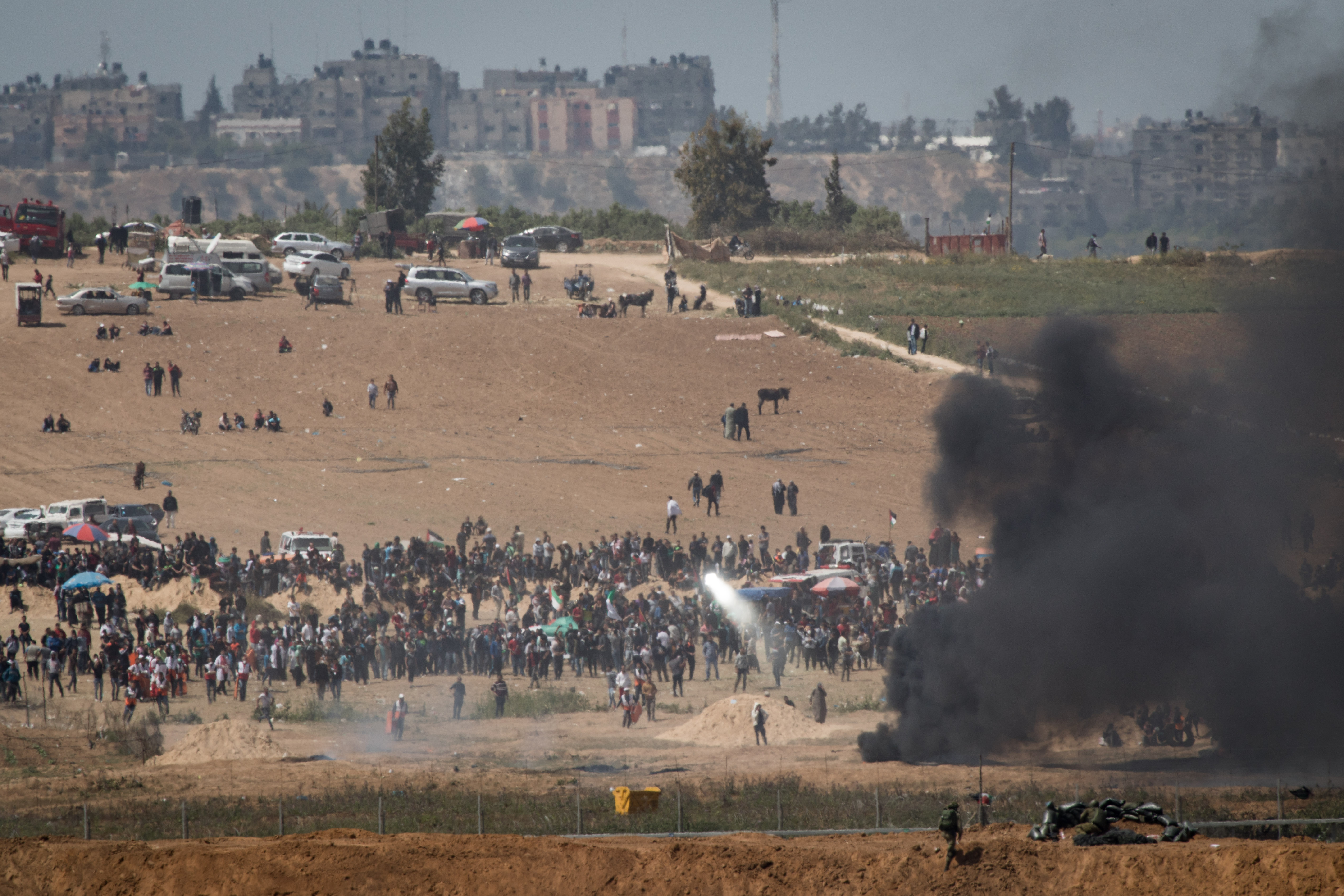 Palestinian rioters burn tires, attempt to infiltrate Israel in latest ...