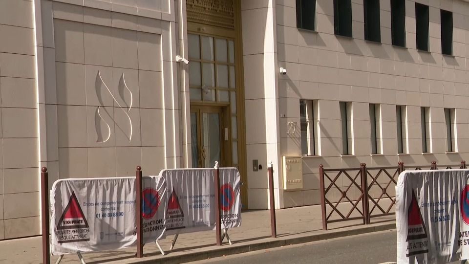 France: man armed with knife arrested after shouting anti-Semitic threats near...