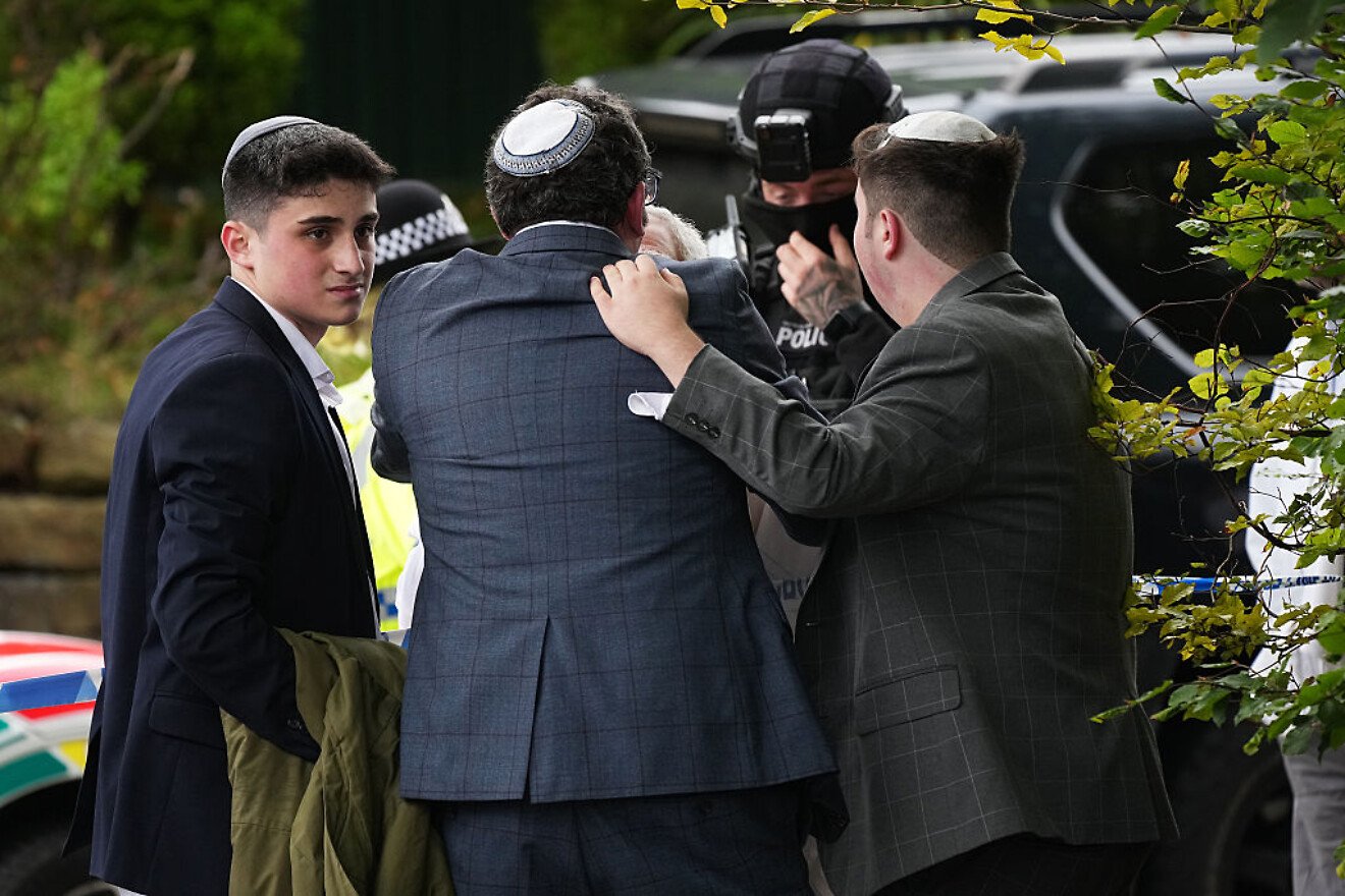 UK antisemitic incidents hit 2nd-highest level on record