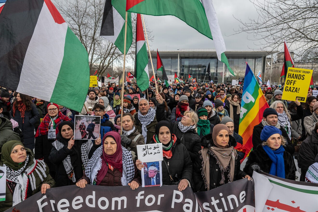 Germany bans Islamist group for incitement, calls for global caliphate