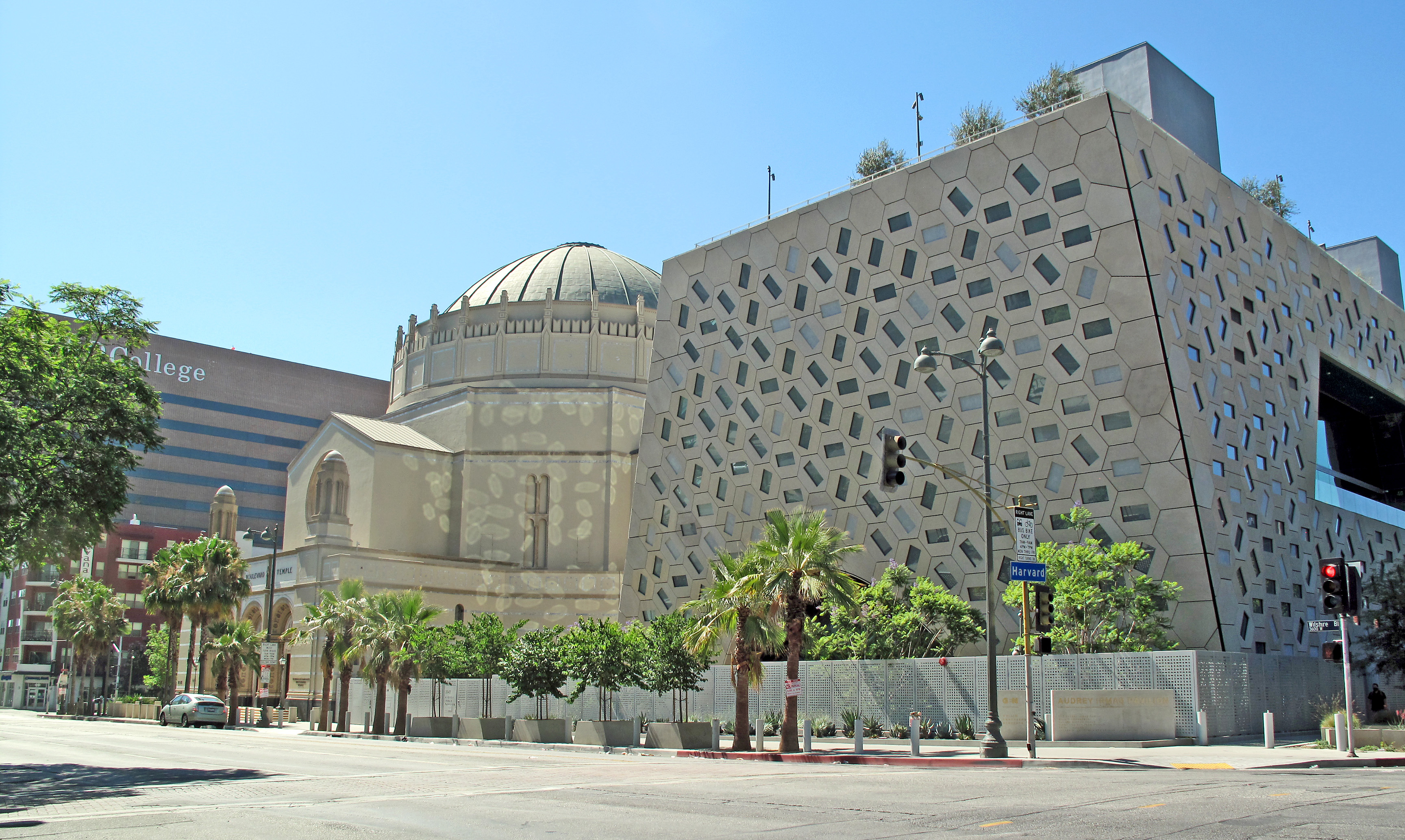 Protesters ‘targeted Jewish community’ at Los Angeles synagogue, rabbi says