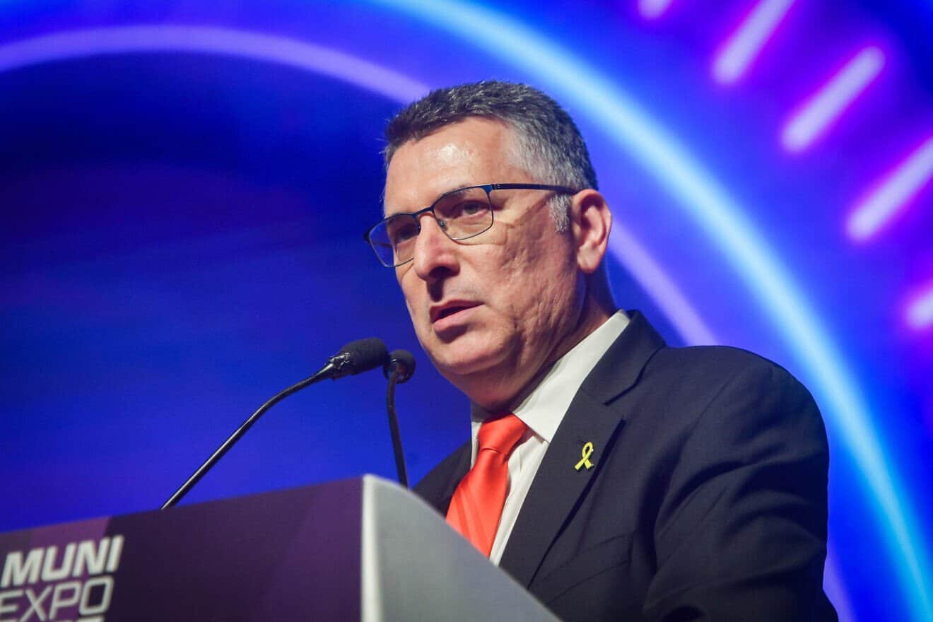 Sa’ar warns UK about Jew-hatred, Hezbollah