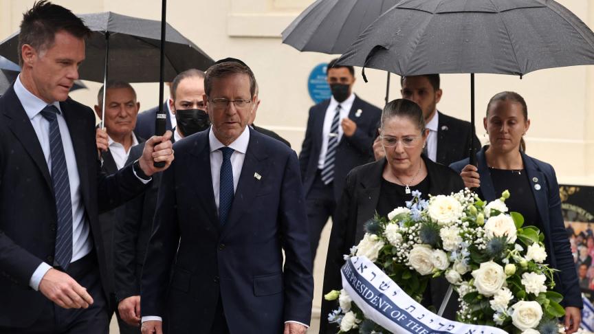 Bondi visit leads Herzog’s Australia trip