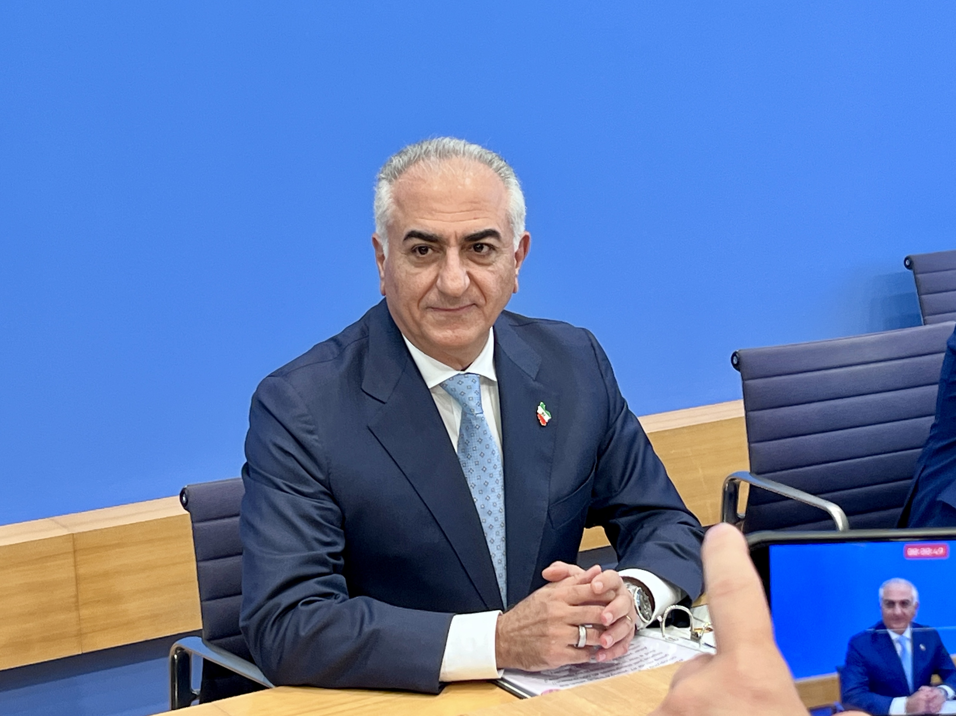In Berlin, Reza Pahlavi describes himself as a “friend of Israel and the Jews.” 
